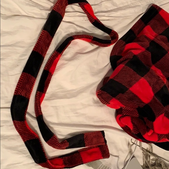 Victoria secret PINK fuzzy bath robe - Picture 4 of 4